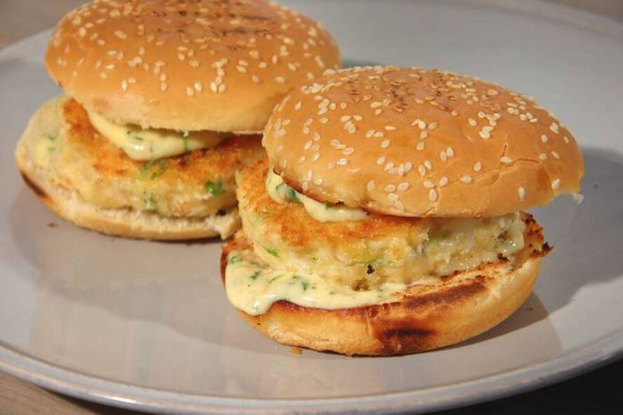 Рецепт бургеров с креветками и зеленым луком