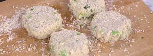 бургеры с креветками и зеленым луком. Шаг 3