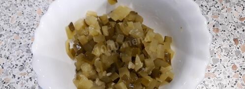 бургеры с мясным фаршем, помидорами и листьями салат. Шаг 2