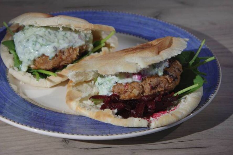 Рецепт бургеров с ягнятиной, фетой и оливками