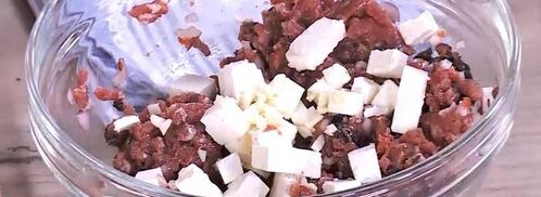 бургеры с ягнятиной, фетой и оливками. Шаг 7