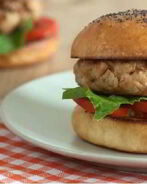 Румяный бургер с тунцом