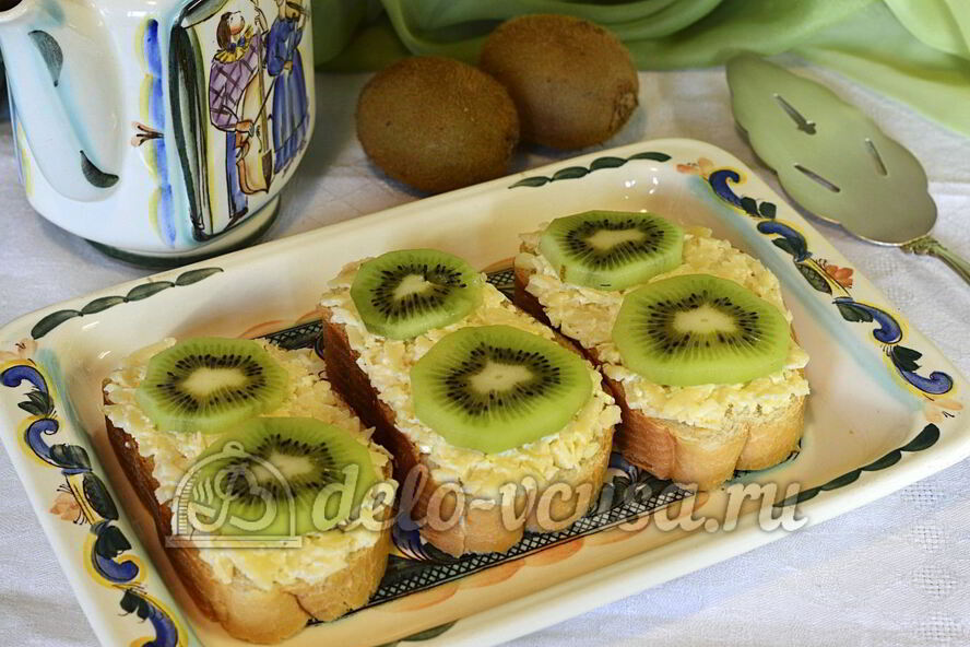 Рецепт бутербродов с киви и сыром