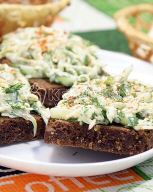 Бутерброды с салатом