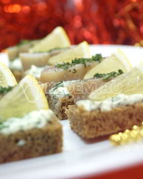 Бутерброды с селедкой