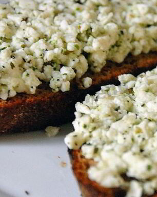 Бутерброды с творогом и зеленью