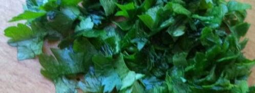 бутерброды со шпротами с черным хлебом и чесноком. Шаг 4