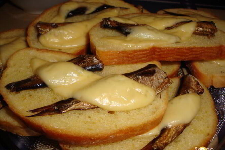 Рецепт бутербродов сырных шпроты