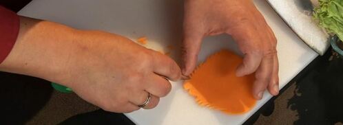 детские бутерброды львенок и зайчонок. Шаг 4