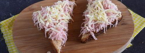 горячие бутерброды с колбасой и сыром в духовке. Шаг 9