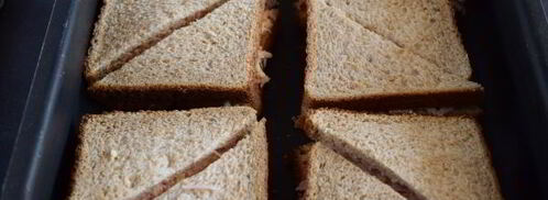 горячие бутерброды с колбасой и сыром в духовке. Шаг 10