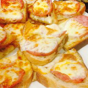 Бутерброды с колбасой