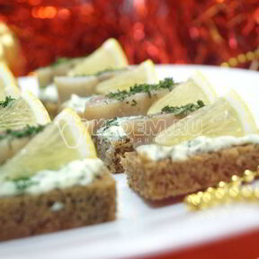 Бутерброды с селедкой