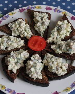 Закусочные бутерброды с сельдью