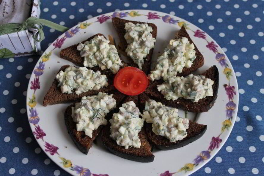 Рецепт закусочных бутербродов с сельдью