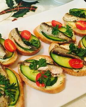 Закусочные бутерброды со шпротами