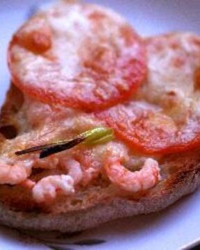 Запеченные бутерброды с сыром и креветками