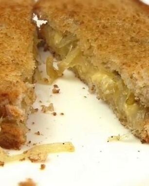 Жареные бутерброды с сыром и луком