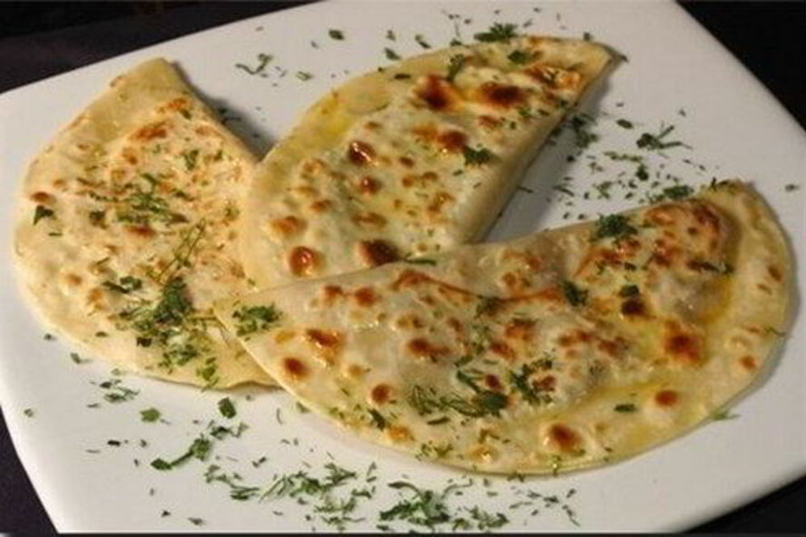 Рецепт быстрых чебуреков с брынзой