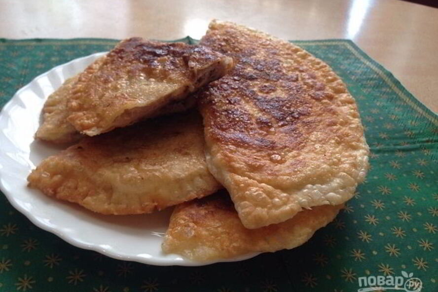 Рецепт чебуреков из слоеного теста