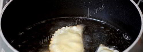 чебуреки с творогом и зеленью. Шаг 8