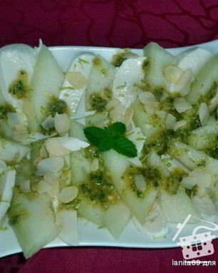Дынное капрезе с мятным песто