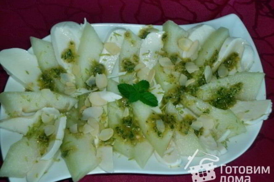 Рецепт дынного капрезе с мятным песто