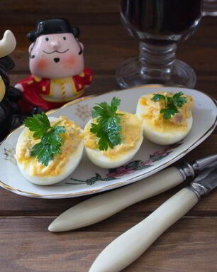 Яйца, фаршированные сельдью