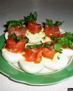 Яйца, фаршированные семгой