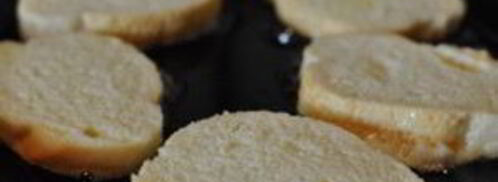 гренки с яйцом на сковороде. Шаг 3