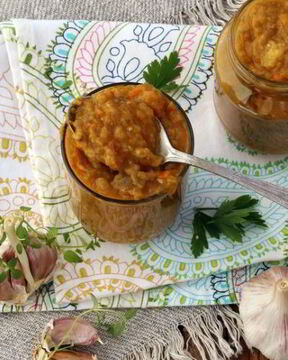 Овощная икра с яблоками и паприкой