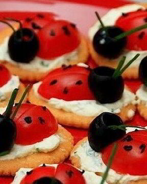 Канапе Божья коровка с маслинами