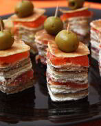 Канапе из блинов на шпажках