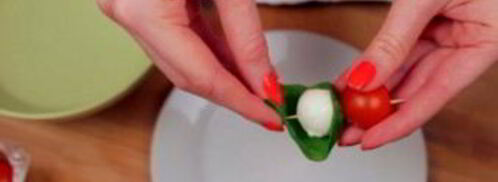 канапе с черри и моцареллой. Шаг 2