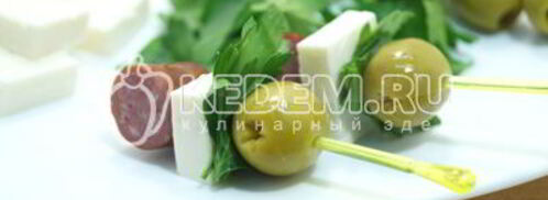 канапе с копчеными колбасками. Шаг 4