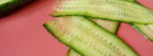 канапе с огурцом на шпажках. Шаг 2