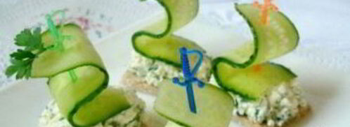 канапе с огурцом на шпажках. Шаг 3