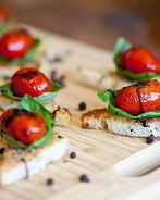 Канапе с помидорами