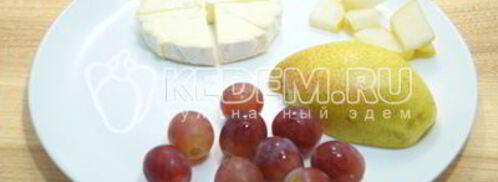 канапе с сыром и виноградом. Шаг 2