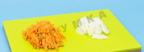 омлет микс со свининой и помидорами черри. Шаг 3