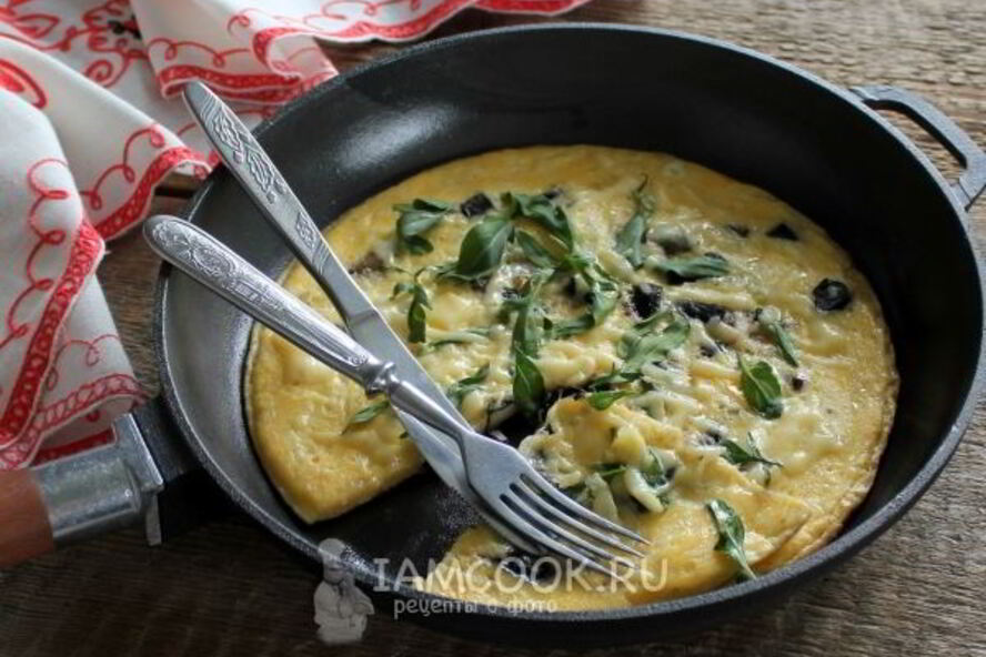 Рецепт омлета с грибами и сыром