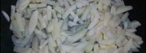 омлет с картошкой, сосисками, зеленью и плавлеными сырками в духовке. Шаг 2