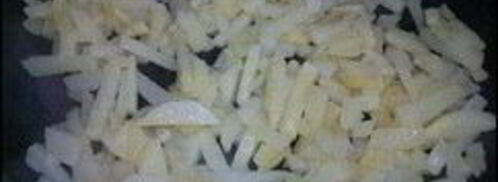 омлет с картошкой, сосисками, зеленью и плавлеными сырками в духовке. Шаг 3