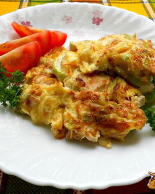 Омлет с курицей и кабачками