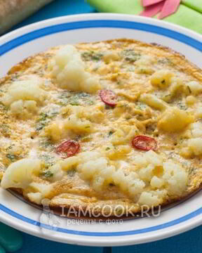 Омлет с цветной капустой на сковороде