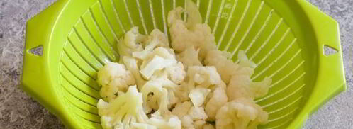 омлет с цветной капустой на сковороде. Шаг 3