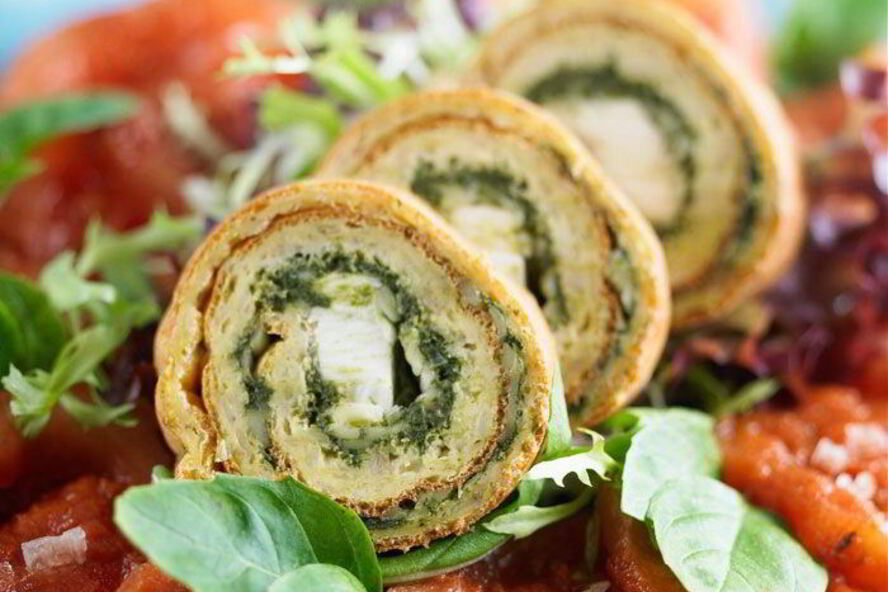 Рецепт омлетных трубочек со шпинатом и хлопьями