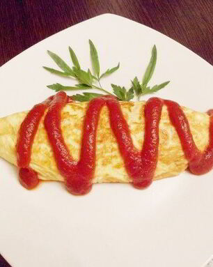 Омурайсу , японский омлет с начинкой