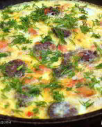 Овощной омлет с кровяной колбасой