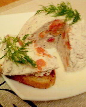 Паштет из слабосоленой семги под соусом